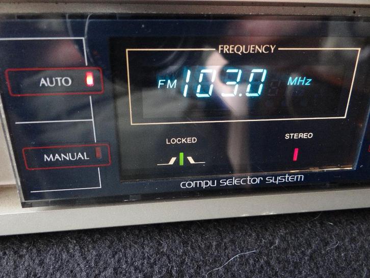 Vintage sansui tuner T-909 year 1983, Audio, Tv en Foto, Tuners, Zo goed als nieuw, Ophalen