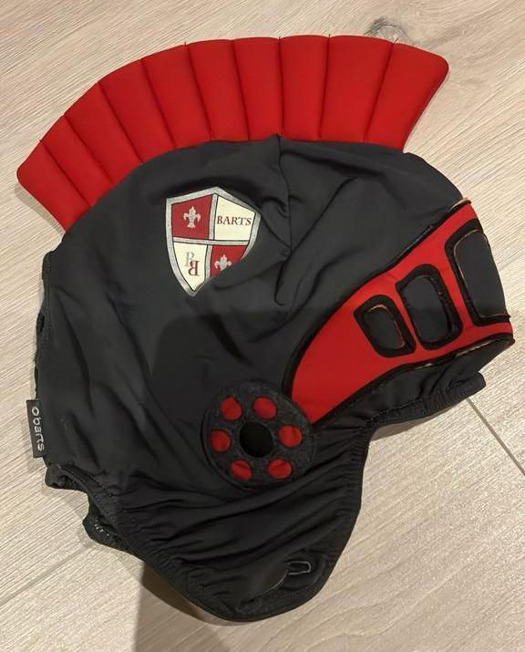 Barts Ridderhoes voor over de skihelm, Sport en Fitness, Skiën en Langlaufen, Zo goed als nieuw, Overige typen, Overige merken