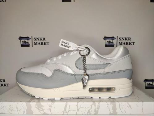 Air Max 1 Light Smoke Grey maat 38 / 38.5 / 39, Kleding | Heren, Schoenen, Nieuw, Sneakers of Gympen, Overige kleuren, Verzenden