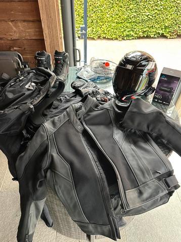Complete motorkleding set beschikbaar voor biedingen