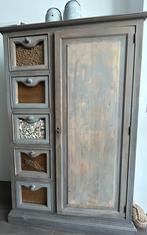 Meidenkast met etalagelades, Ophalen, Gebruikt