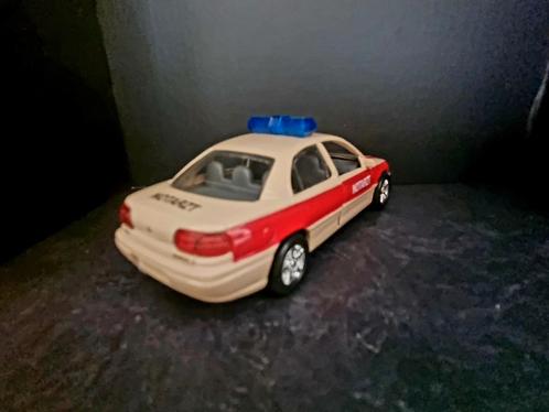 Opel Omega artsen auto (D), Hobby en Vrije tijd, Modelauto's | Overige schalen, Zo goed als nieuw, Ophalen of Verzenden