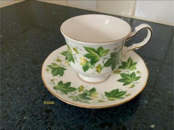 Queen Anna bone China England, tea cup and saucer beschikbaar voor biedingen