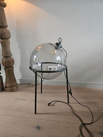Zeer grote glazen vloerlamp of hanglamp beschikbaar voor biedingen