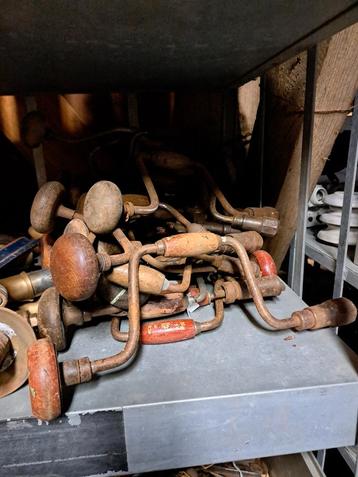 Handboor oud beschikbaar voor biedingen