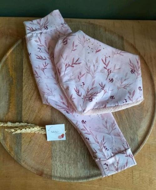 Broekje en kwijlslab maat 68 • Nieuw handgemaakt, Kinderen en Baby's, Babykleding | Maat 68, Nieuw, Meisje, Broekje, Ophalen of Verzenden
