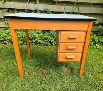 Piet Zwart kinder bureau beschikbaar voor biedingen