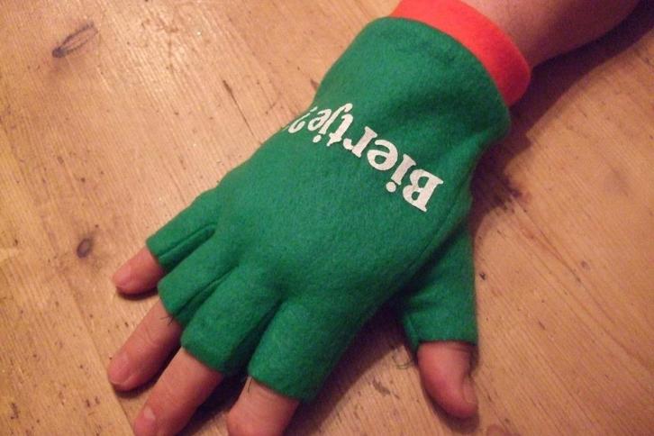 Heineken handschoen (nrt.2) Biertje ??, Verzamelen, Biermerken, Nieuw, Kleding, Heineken, Ophalen of Verzenden