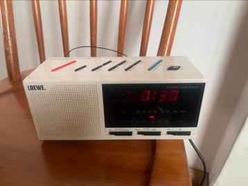 Vintage clock radio loewe SU-200 beschikbaar voor biedingen