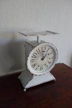 Klok in de vorm van een weegschaal, Huis en Inrichting, Woonaccessoires | Klokken, Ophalen of Verzenden, Zo goed als nieuw, Analoog