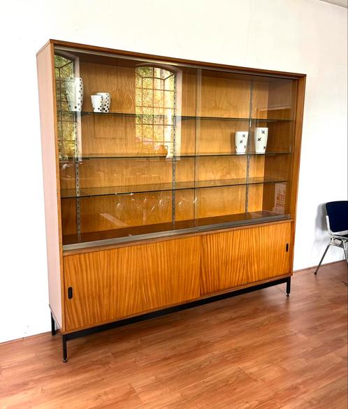Grote jaren 60 vitrine kast., Huis en Inrichting, Kasten | Vitrinekasten, Gebruikt, 200 cm of meer, 150 tot 200 cm, 25 tot 50 cm