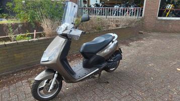 Peugeot Vivacity 4t 2017 45km/u geel kenteken beschikbaar voor biedingen