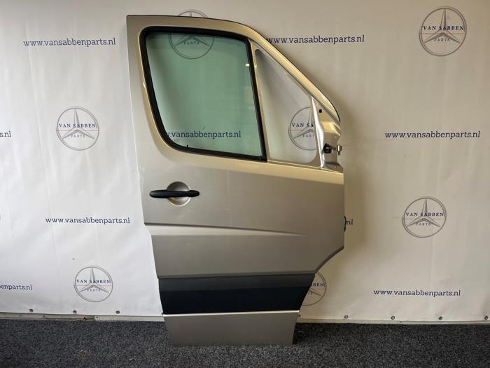 Portier 2Deurs rechts van een Mercedes Sprinter (9744), Auto-onderdelen, Carrosserie en Plaatwerk, Deur, Mercedes-Benz, Gebruikt