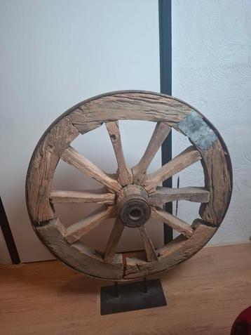 Antiek Wagenwiel Decoratie beschikbaar voor biedingen
