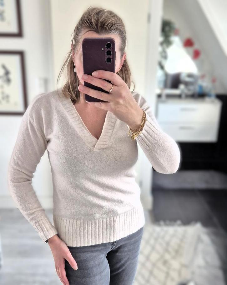 Zachte YAYA V-hals trui – comfy & classy // Maat S, Kleding | Dames, Truien en Vesten, Zo goed als nieuw, Maat 36 (S), Beige, Ophalen of Verzenden