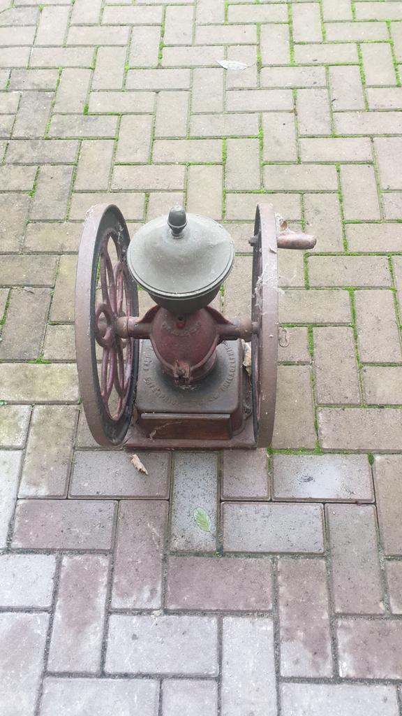 Antieke Koffiemolen met Wielen, Antiek en Kunst, Antiek | Overige Antiek, Ophalen