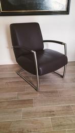 moderne lederen fauteuil met rvs, Huis en Inrichting, Fauteuils, Ophalen, 100 tot 125 cm, Modern strak, Zo goed als nieuw