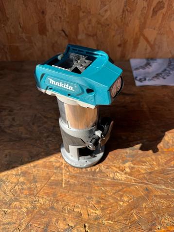 Makita 18V accu freesmachine beschikbaar voor biedingen