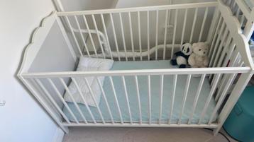 Ikea kinderbedje met matras, kussen en onderlaken beschikbaar voor biedingen