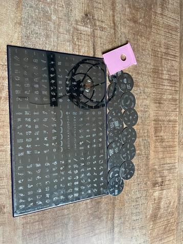KONAD stempelplaat +kleine plaatjes beschikbaar voor biedingen