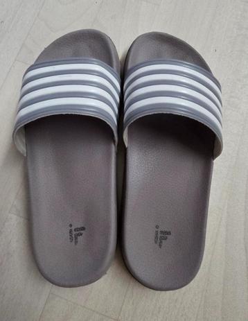 Slippers 38/39 beschikbaar voor biedingen
