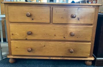 Massief eiken houten ladekastje beschikbaar voor biedingen