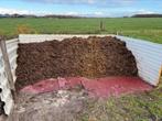 Beginnende composthoop van paarden mest en tuin afval, Tuin en Terras, Aarde en Mest, Ophalen