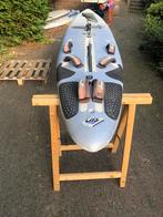 Mistral equipe, Watersport en Boten, Windsurfen, Ophalen, Gebruikt, 300 cm of meer, Met vin(nen)