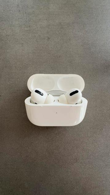 Apple Airpods Pro Gen1 / Protective case beschikbaar voor biedingen