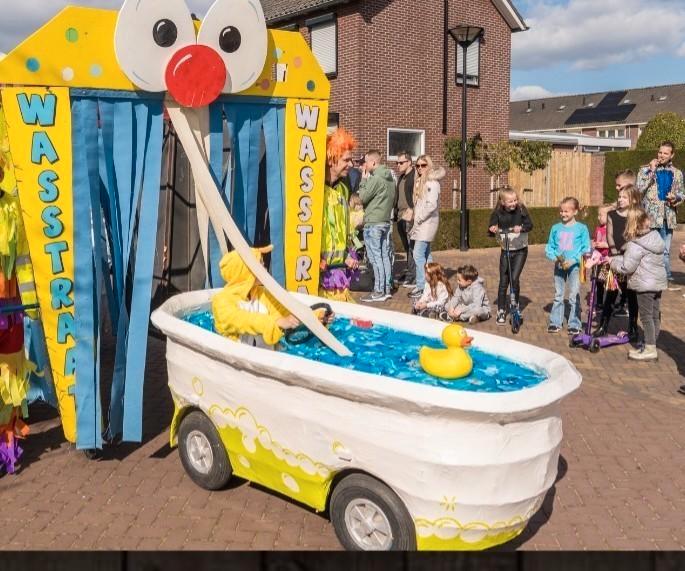 3 Super leuke badkuipskelters, loopgroep,carnaval, pakken, Hobby en Vrije tijd, Feestartikelen, Gebruikt, Overige typen, Carnaval