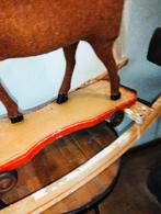 Antiek brocante grote oude houten paard op plank en wielen, Antiek en Kunst, Curiosa en Brocante, Ophalen