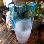 Blauw  & Roze Glas Vaas - 35cm lifestyle, Blauw, Ophalen of Verzenden, Minder dan 50 cm, Glas