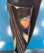 Vaas. Jan Kamphuis (1955), Spiraalvaas. Tulpen. 27 cm., Ophalen, Zwart, Aardewerk of Porselein, Zo goed als nieuw