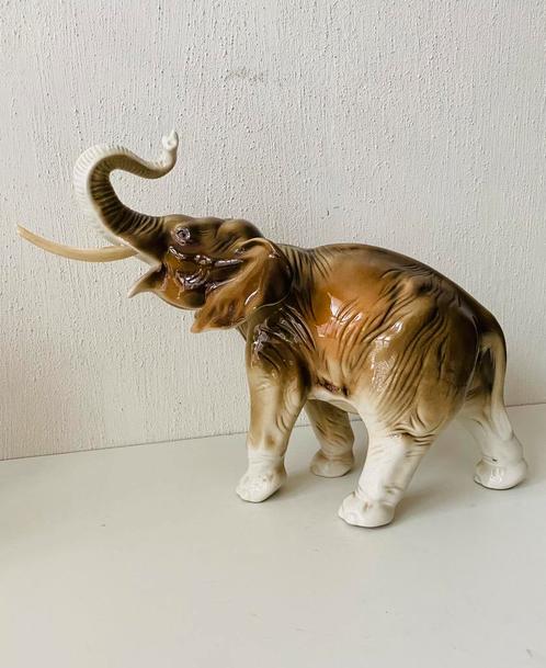 Royal Dux porseleinen beeld van olifant , jaren 70, Verzamelen, Beelden en Beeldjes, Gebruikt, Dier, Ophalen of Verzenden