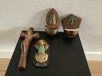 Oud houten kruisbeeld, wijwatervaatjes en communiebeeldje, Ophalen of Verzenden