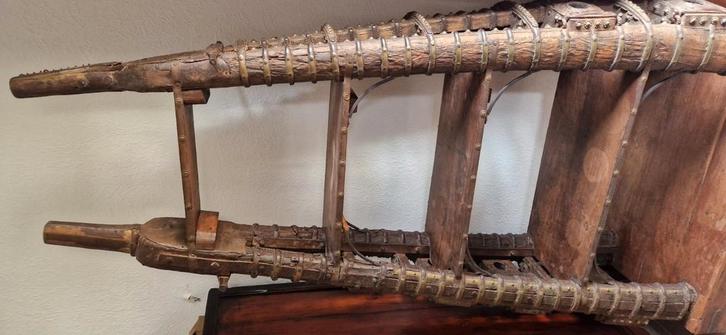 Antieke ossenkar kast uit Indonesië, Antiek en Kunst, Antiek | Meubels | Kasten, Ophalen of Verzenden