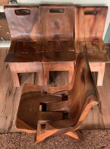 4 houten stoeltjes Afrikaanse stijl (zie beschrijving) beschikbaar voor biedingen