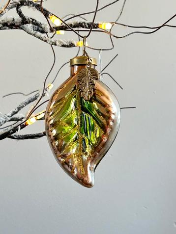 Prachtig glazen kerstboom ornament beschikbaar voor biedingen