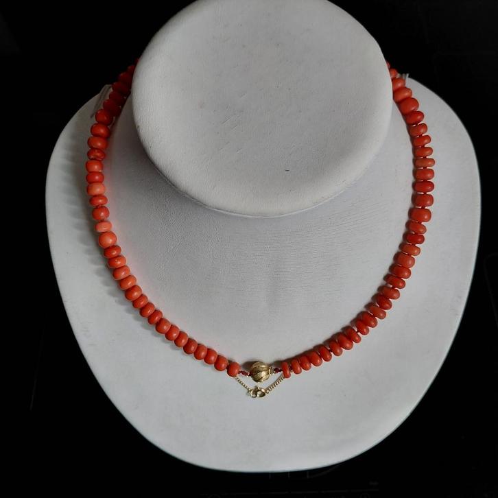 Antieke Bloedkoraal Ketting Gouden Slot, Sieraden, Tassen en Uiterlijk, Antieke sieraden, Ketting, Goud, Met edelsteen, Ophalen of Verzenden