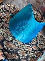 Blauwe fluwelen hoed met slangenpatroon, Geen merk, Ophalen of Verzenden, Zo goed als nieuw