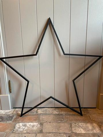Ster ️, grote zwarte ijzeren ster . Nieuw beschikbaar voor biedingen