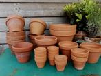 Terracotta bloempotten deel bijna nieuw deel patina Miekje's, Tuin en Terras, Bloempotten, Ophalen, ., Rond, Zo goed als nieuw
