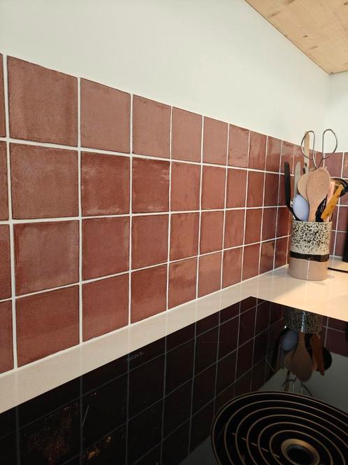 Ruim 2,5m2 donkerroze tegels 10x10, Doe-het-zelf en Verbouw, Tegels, Nieuw, Wandtegels, Keramiek, Minder dan 20 cm, Minder dan 20 cm