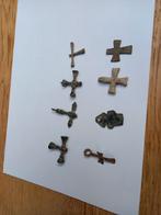 Bodemvondsten lot zeer vroege christelijke kruisjes, Ophalen of Verzenden