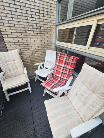 Tuinstoelen met kussens gratis op te halen beschikbaar voor biedingen