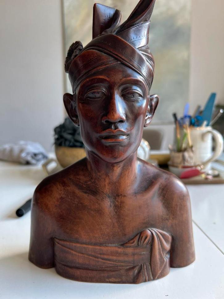 Houten beeld van een man Balinese man, Antiek en Kunst, Kunst | Beelden en Houtsnijwerken, Ophalen of Verzenden