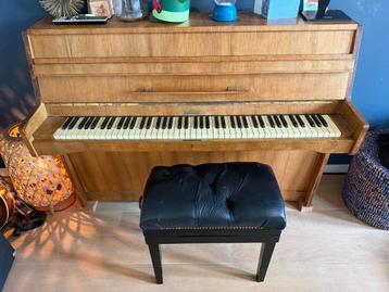 Piano Wuhlfar, inclusief kruk beschikbaar voor biedingen