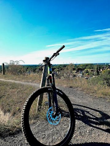 Endurobike in topstaat zo goed als nieuw! Marin groen zwart beschikbaar voor biedingen