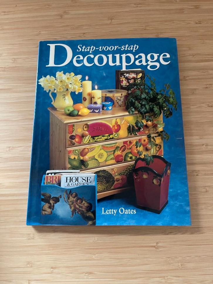 Stap-voor-stap decoupage Letty Oates, Boeken, Hobby en Vrije tijd, Gelezen, Scrapbooking en Knutselen, Ophalen of Verzenden