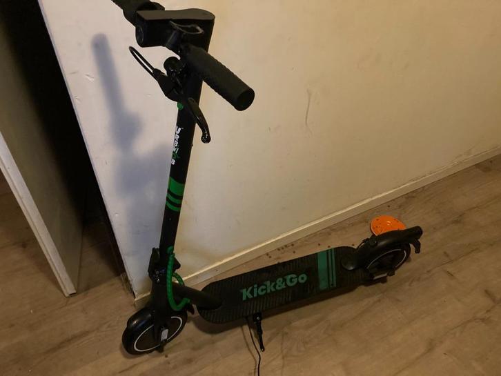UrbMob Kick&Go Elektrische step 100% Legale E-step 25 km/h, Fietsen en Brommers, Steps, Zo goed als nieuw, Elektrische step (E-scooter)